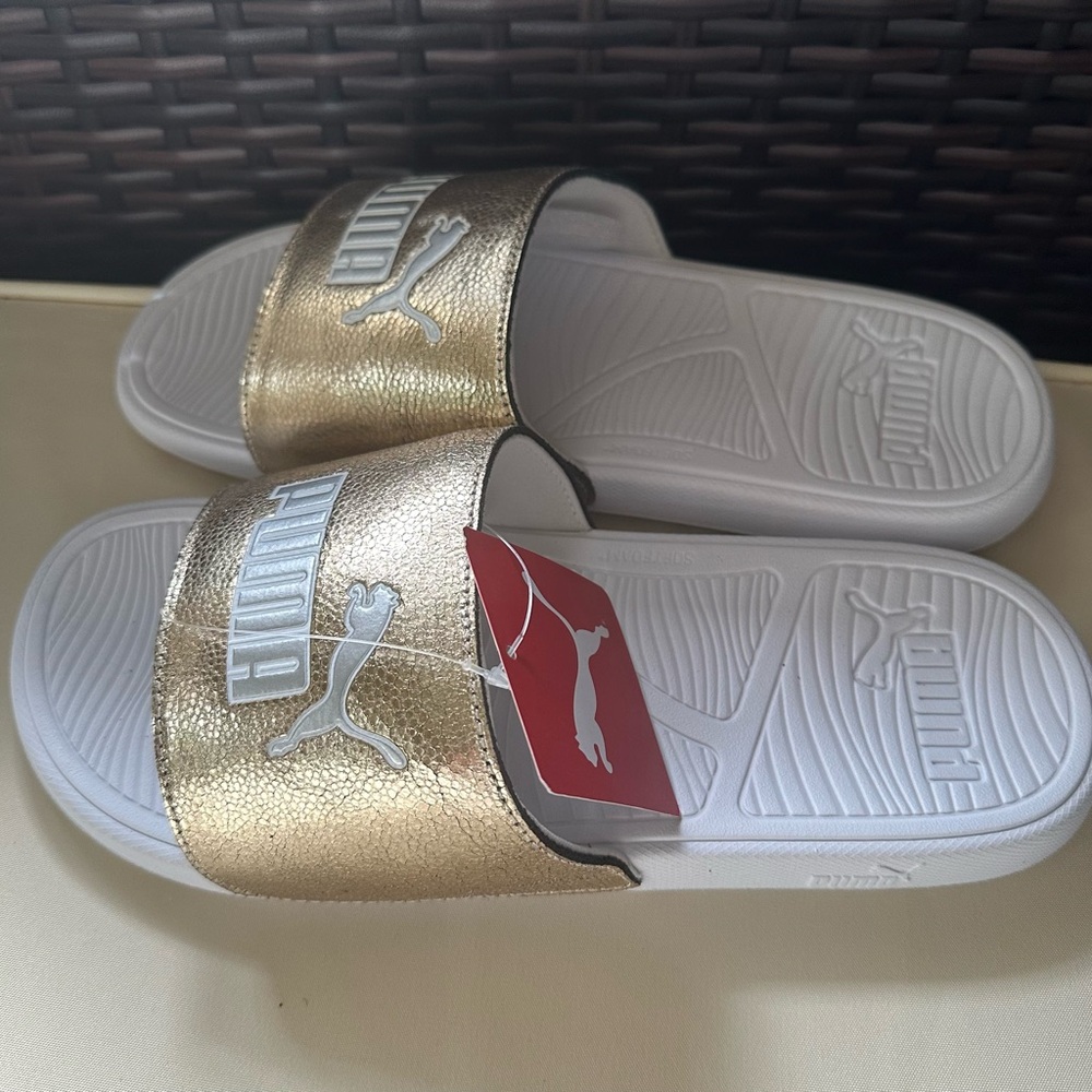 NWT PUMA Cool Cat 2.0 Slide Sandal
(Women) 9M
PUMA GOLD-PUMA SILVER-WHITE COLOR - Picture 4 of 5